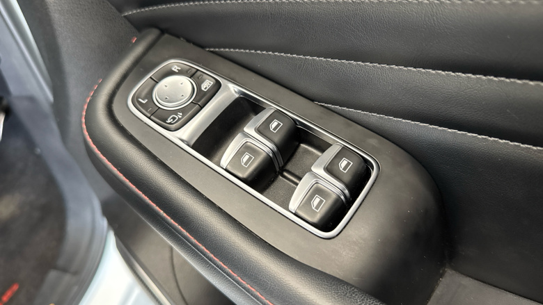 MG Hs 1.5 T-GDI Exclusive 5dr DCT Petrol Hatchback